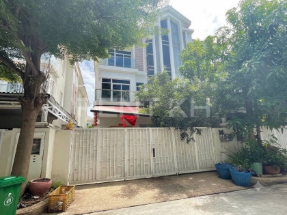 Twin Villa for Rent at Borey Chip Mong Sensok Villa in Phnom Penh Capital