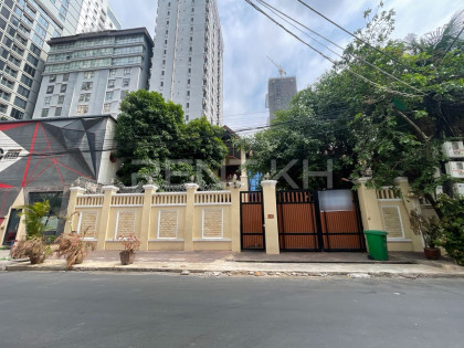 Shop House for Rent at Sangkat BKK1 Flat in Phnom Penh Capital
