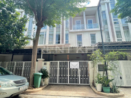Link House For Rent at Borey Chip Mong Sen Sok Flat in Phnom Penh Capital