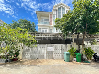 Twin  Villa for Rent at Borey Chip Mong Sensok Villa in Phnom Penh Capital