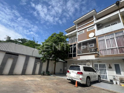 Link House For Rent at BoreyThai Chhunkry Sen Sok Villa in Phnom Penh Capital