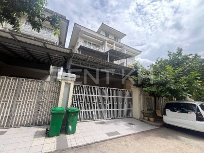 Twin Villa  For Rent at Borey Phnom Penh Thmei, Sangkat Tuek Thla Villa in Phnom Penh Capital