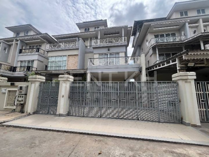 Single Villa For Rent at Borey Phnom Penh Thmei, Sangkat Tuek Thla Villa in Phnom Penh Capital