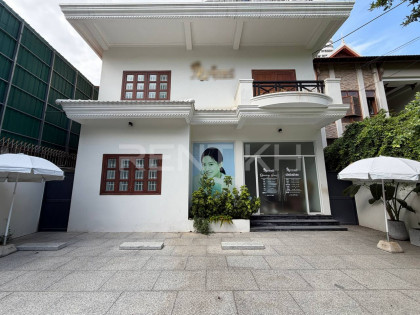 Shophouse for Rent at Sangkat BKK1 Flat in Phnom Penh Capital
