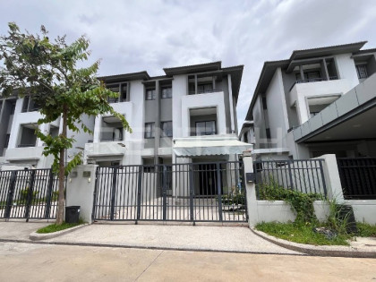 Twin Villa for Rent at Borey Chip Mong Park Land 598 Villa in Phnom Penh Capital