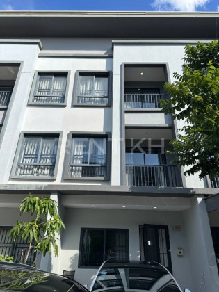 Link House for Rent at Borey Chip Mong Park Land 598 Villa in Phnom Penh Capital