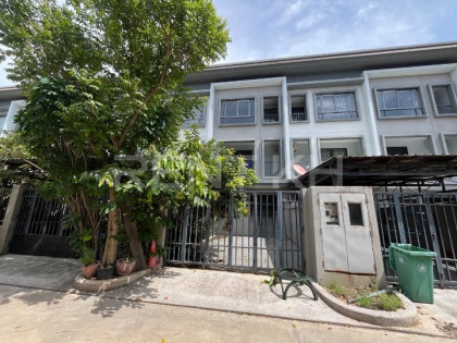 Link House for Rent at Borey Chip Mong Park Land 598 Villa in Phnom Penh Capital