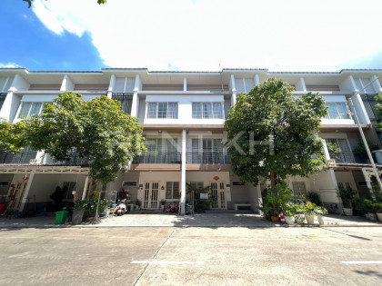 Link House For Rent at Borey Peng hout Boeung Snor Villa in Phnom Penh Capital