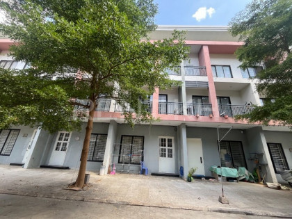 Link House for Rent in Borey Arata Villa in Phnom Penh Capital