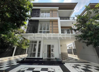 Single Villa for rent at borey Peng hout boeung snor Villa in Phnom Penh Capital