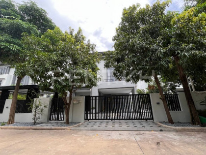 Single Villa for Rent at Borey Chip Mong Park Land 598 Villa in Phnom Penh Capital