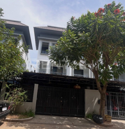 Link House for Rent at Borey Chip Mong Park Land 598 Villa in Phnom Penh Capital