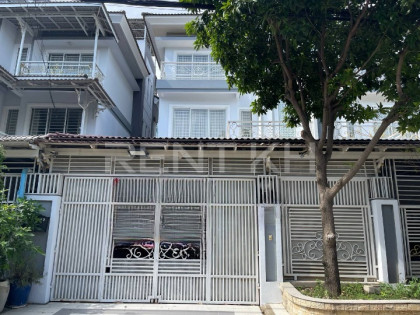 Twin villa for rent in Borey Piphup Thmey Villa in Phnom Penh Capital