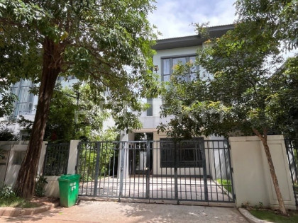 Single Villa for Rent at Borey Chip Mong Park Land 598 de Villa in Phnom Penh Capital