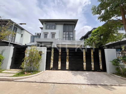 Single Villa for Rent at Borey Chip Mong Park Land 598 Villa in Phnom Penh Capital