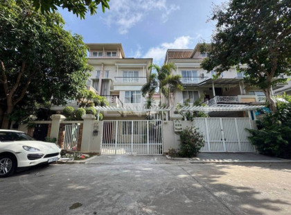 Twin Villa for rent at borey Peng hout Beung Snor Villa in Phnom Penh Capital