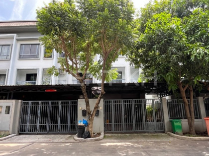 Link House for Rent at Borey Chip Mong Park Land 598 Villa in Phnom Penh Capital