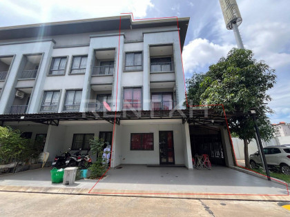 Link House for Rent at Borey Chip Mong Park Land 598 Villa in Phnom Penh Capital