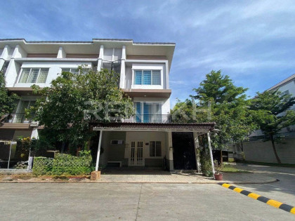 Link House For Rent at Borey Peng hout Boeung Snor Villa in Phnom Penh Capital