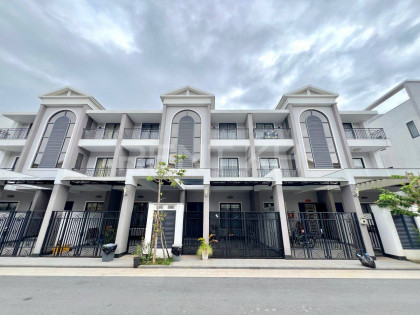Link House for Rent at Borey Phnom Penh Park 6A Villa in Phnom Penh Capital