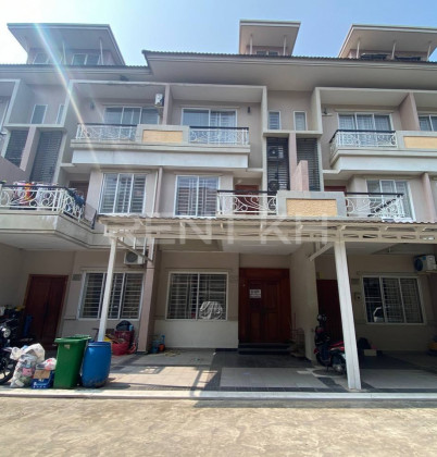 Link villa for rent at Borey  Peng Huoth The Star Light Villa in Phnom Penh Capital