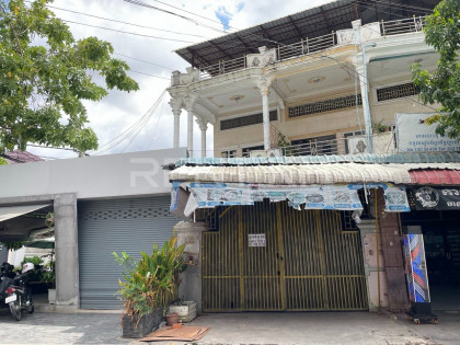 Shophouse for Rent at Phsar DAeumThkov Flat in Phnom Penh Capital