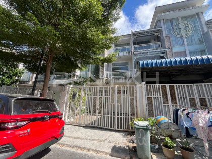 Link House for Rent at Borey Orkide The Royal Villa in Phnom Penh Capital