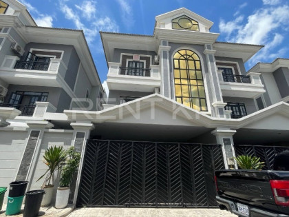 Twin villa for rent at Borey Thai Chhun Kry Villa in Phnom Penh Capital