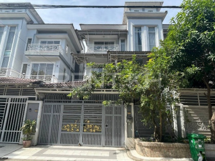 Twin villa for rent in Borey Piphup Thmey Flat in Phnom Penh Capital