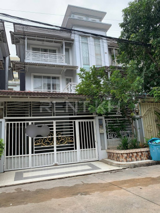 Twin villa for rent in Borey Piphup Thmey Villa in Phnom Penh Capital