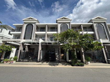 Link House for Rent at Borey Phnom Penh Park 6A Villa in Phnom Penh Capital