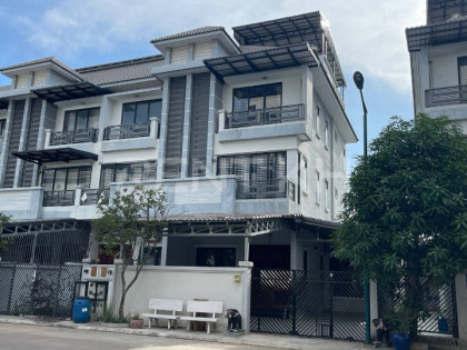 Link House for Rent in Borey Sakura Sen Sok Villa in Phnom Penh Capital