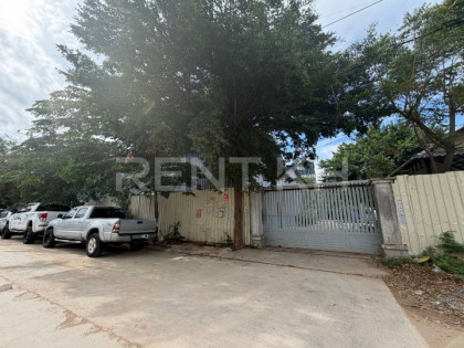 Land nad Warehouse for Rent at Sen Sok Warehouse in Phnom Penh Capital