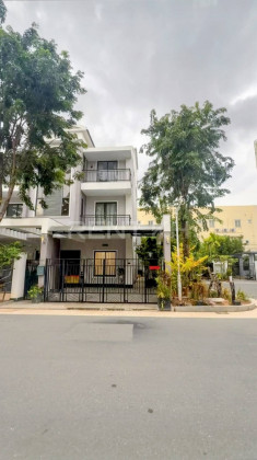 Link House for Rent at Borey Phnom Penh Park 6A Villa in Phnom Penh Capital
