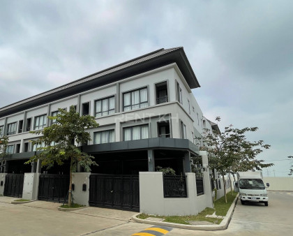 Corner Villa for rent at Borey Chip Mong6A Flat in Phnom Penh Capital