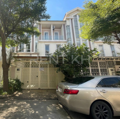 Link villa for rent at Borey Chip Mong Sen Sok. Villa in Phnom Penh Capital