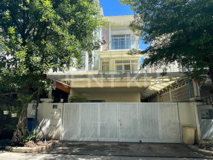 Twin villa for rent at Borey Chip Mong Sen Sok. Flat in Phnom Penh Capital