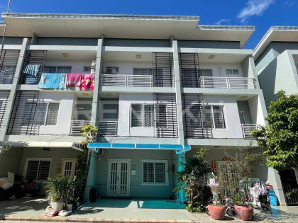Link House for rent at Borey Peng hout 598 Villa in Phnom Penh Capital