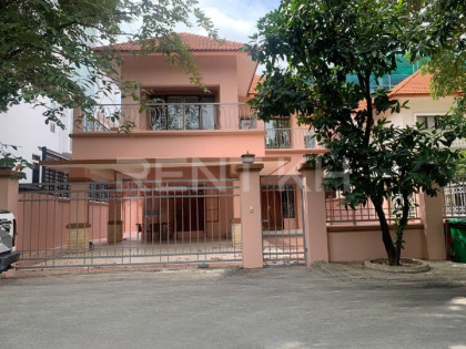 Single villa for rent in Borey Sunway Tuol Kork. Villa in Phnom Penh Capital