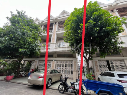 Link villa for rent near Borey Peng Huoth The Star Eternal. Villa in Phnom Penh Capital