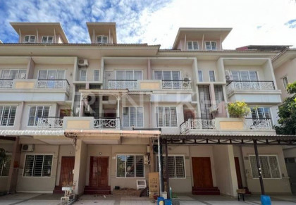 Link Housse for rent at borey Peng hout Bueng snor Villa in Phnom Penh Capital