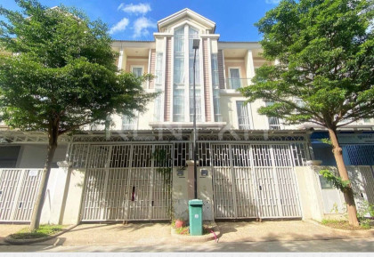 Link villa for rent at Borey Chip Mong Sen Sok. Villa in Phnom Penh Capital