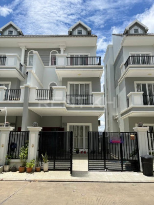Link villa for rent at  Borey Phnom Penh Thmey Elite Park 2. Villa in Phnom Penh Capital