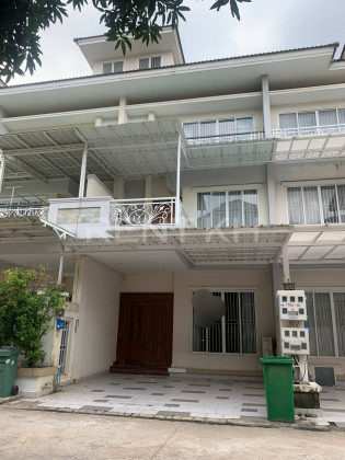Link villa for rent at Borey Phnom Penh Thmey Villa in Phnom Penh Capital