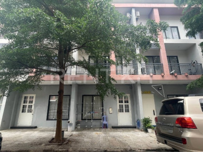 Link House for Rent at Borey Arata Sensok Villa in Phnom Penh Capital