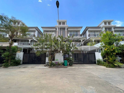 Twin Villa for rent at Borey Peng Hout  Jumirah Villa in Phnom Penh Capital