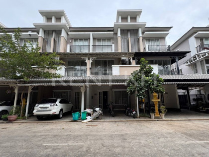 Link House for rent at Borey Peng Huot Beung snor Villa in Phnom Penh Capital