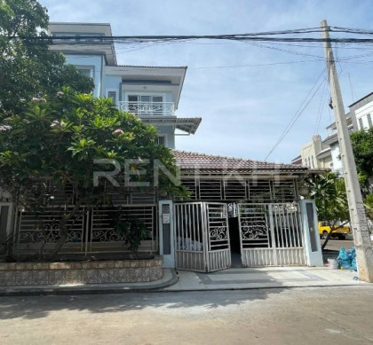 Twin villa for rent in Borey Piphup Thmey Villa in Phnom Penh Capital