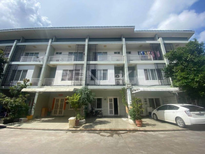 Link House for rent at Borey Peng Huot Beung snor Villa in Phnom Penh Capital