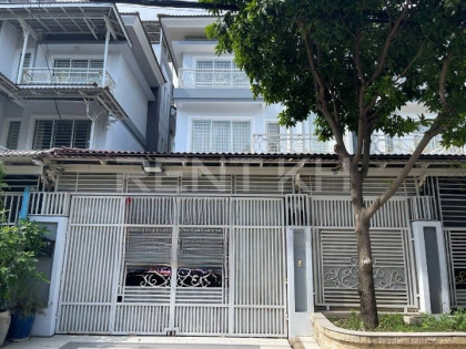 Twin villa for rent in Borey Piphup Thmey Villa in Phnom Penh Capital